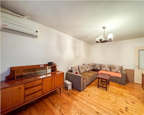 Apartament cu 3 camere decomandat, Podu Ros Aleea Rozelor, de vanzare