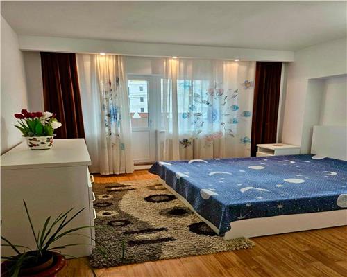 Apartament de inchiriat, 4 camere, decomandat, 100 mp, prima inchiriere, Rondul Vechi, Iasi