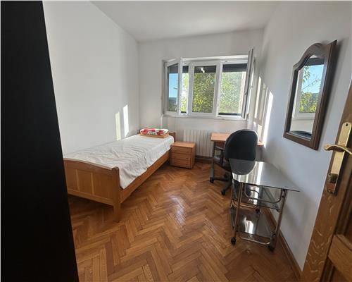 Apartament de inchiriat cu 4 camere, langa Procuratura, zona Centrala, 5 minute distanta de UMF