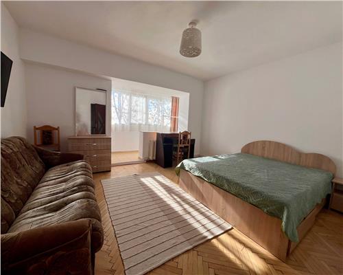 Apartament de inchiriat, o camera, decomandat, Cug, langa Ana Pharm