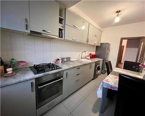 Apartament de vanzare, 2 camere, decomandat, etajul 1, loc de parcare, cartier Visoianu