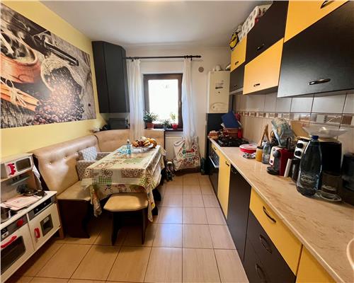 Apartament de vanzare, 2 camere, decomandat, etajul 1, loc de parcare, Hlincea