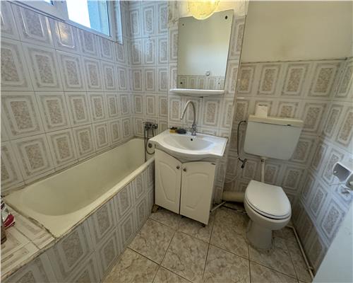 De Vanzare Apartament cu 2 camere in Tatarasi, 50mp, etaj 3 din 10, Piata Chirila