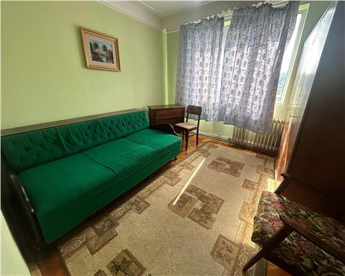 Apartament de inchiriat cu 3 camere, zona Alexandru cel Bun