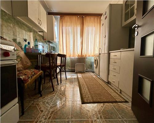 Apartament de inchiriat cu 3 camere, zona Alexandru cel Bun, statia Familial, proximitatea Liceului teoretic Miron Costin Iasi