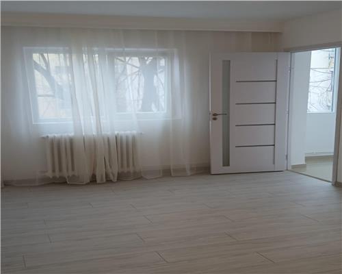 Apartament de vanzare cu 2 camere, decomandat, etajul 2, Mircea cel Batran Iasi